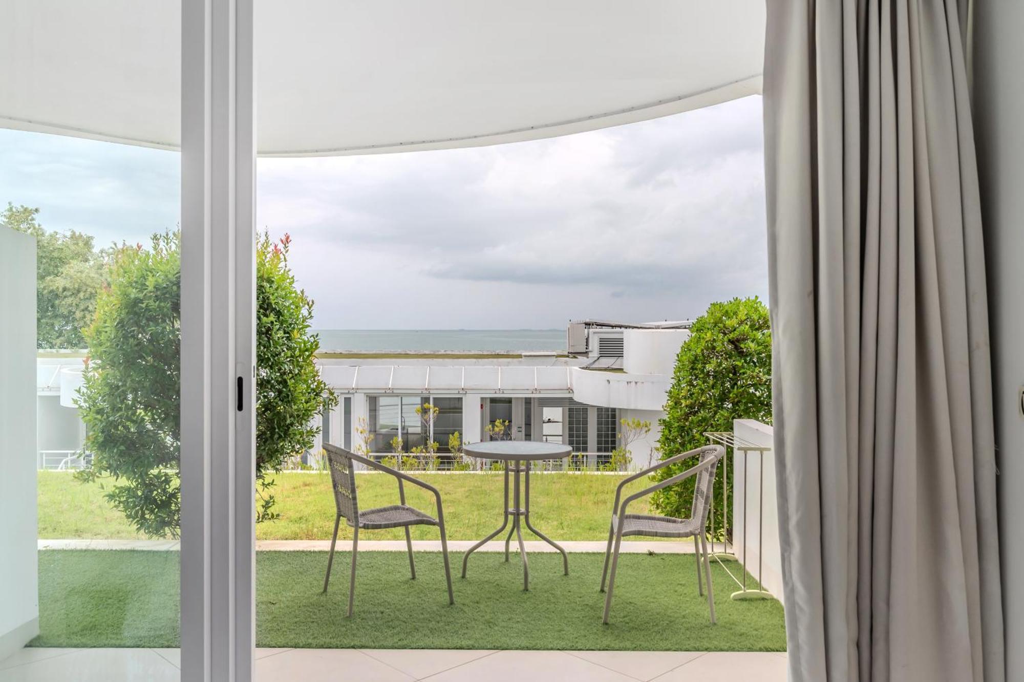 Pure Sunset Beach - Ocean View Room, Pattaya Na Chom Thian Extérieur photo